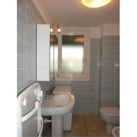 Διαμέρισμα Luminous Flat With Attic With Pool *