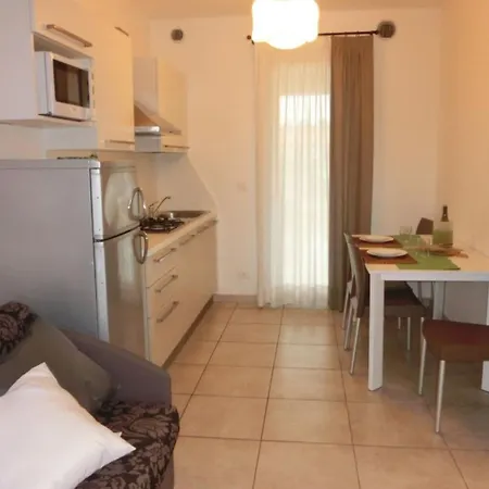 Διαμέρισμα Luminous Flat With Attic With Pool *