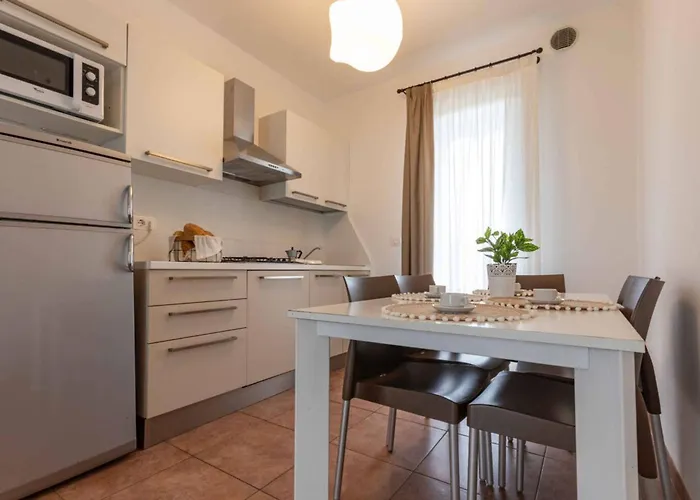 Luminous Flat With Attic With Pool Apartment *