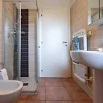Luminous Flat With Attic With Pool דירה *