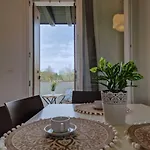 דירה Luminous Flat With Attic With Pool *