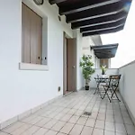 Luminous Flat With Attic With Pool Apartment *