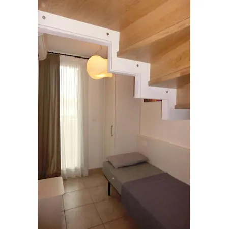 アパート Luminous Flat With Attic With Pool