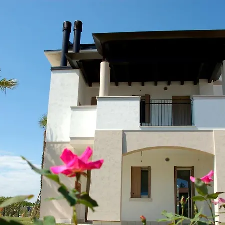 Luminous Flat With Attic With Pool アパート ビビオーネ