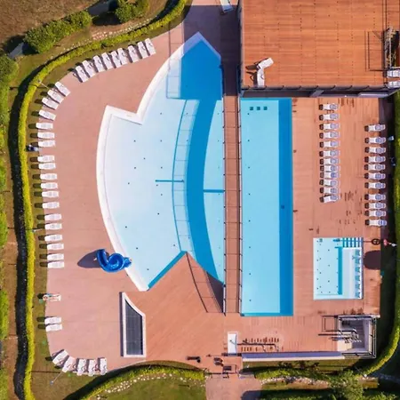 Luminous Flat With Attic With Pool Διαμέρισμα