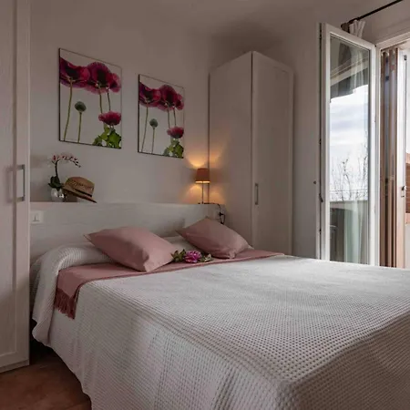 Luminous Flat With Attic With Pool * Μπιμπιόνε