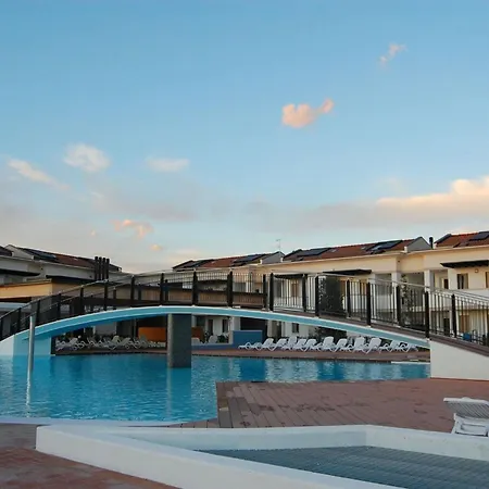 Luminous Flat With Attic With Pool Διαμέρισμα