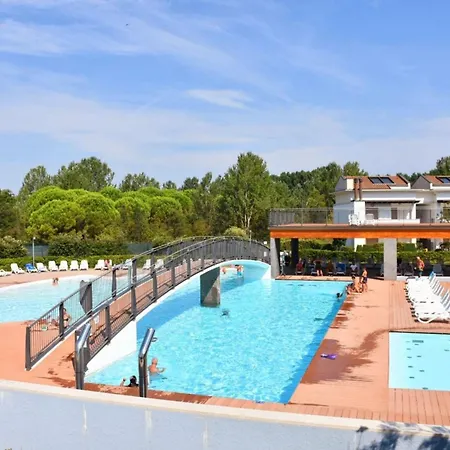 Luminous Flat With Attic With Pool * Μπιμπιόνε
