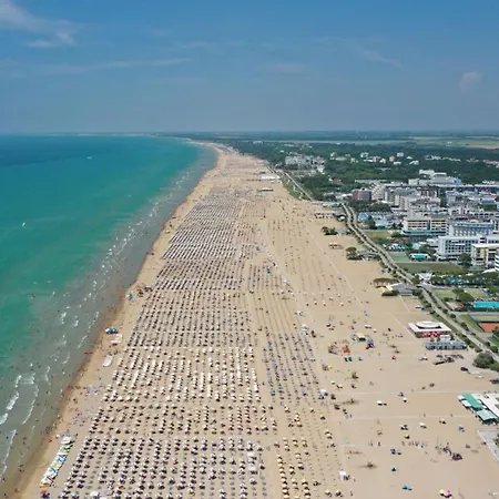 Appartement Luminous Flat With Pool Bibione
