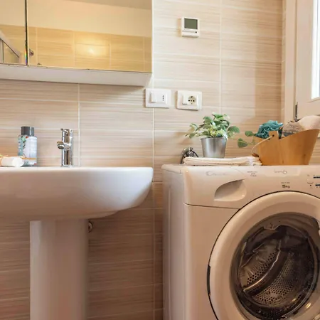 Apartament Luminous Flat With Pool