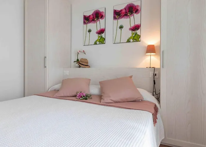 Luminous Flat With Attic With Pool Apartamento