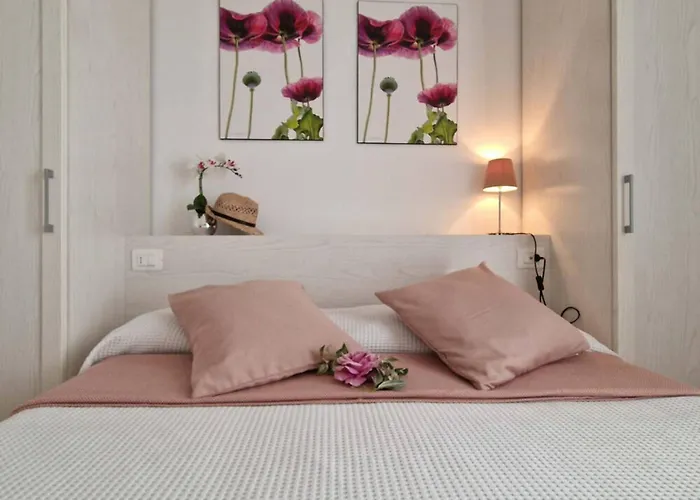 Luminous Flat With Attic With Pool 비비오네