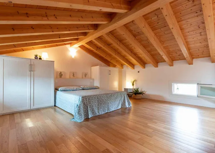 Luminous Flat With Attic With Pool