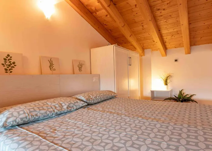 Apartamento Luminous Flat With Attic With Pool