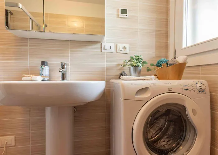 Luminous Flat With Attic With Pool * 비비오네