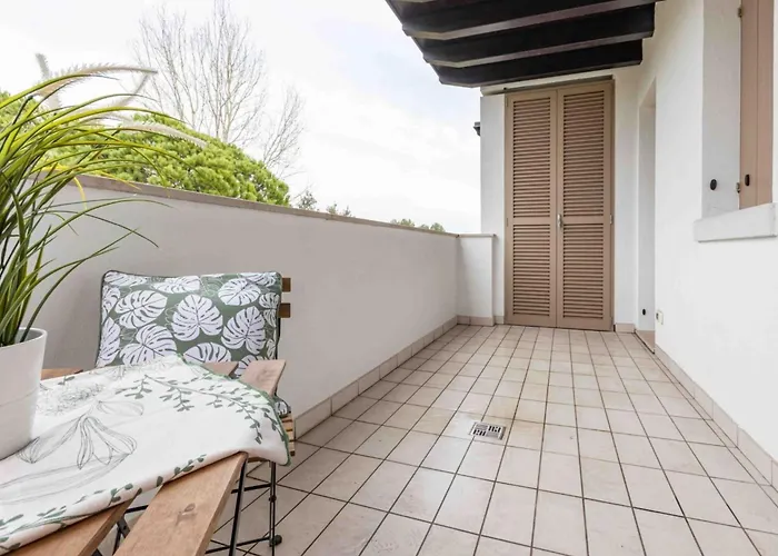 Apartamento Luminous Flat With Attic With Pool Bibione