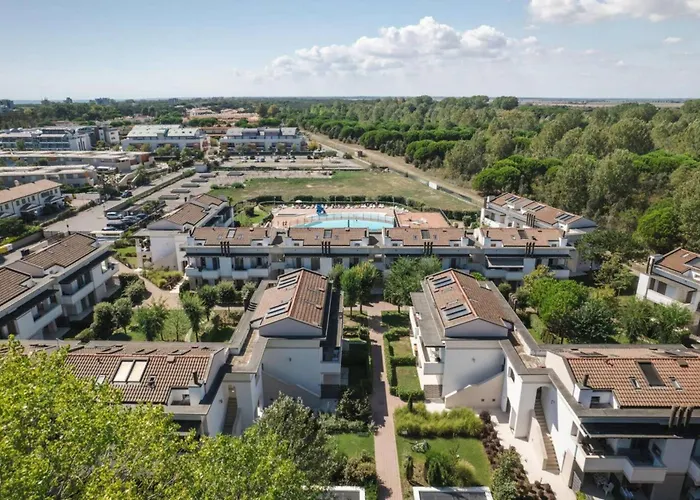 Luminous Flat With Attic With Pool 아파트 *