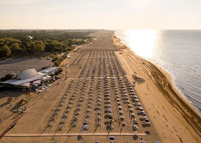 Apartamento Luminous Flat With Attic With Pool